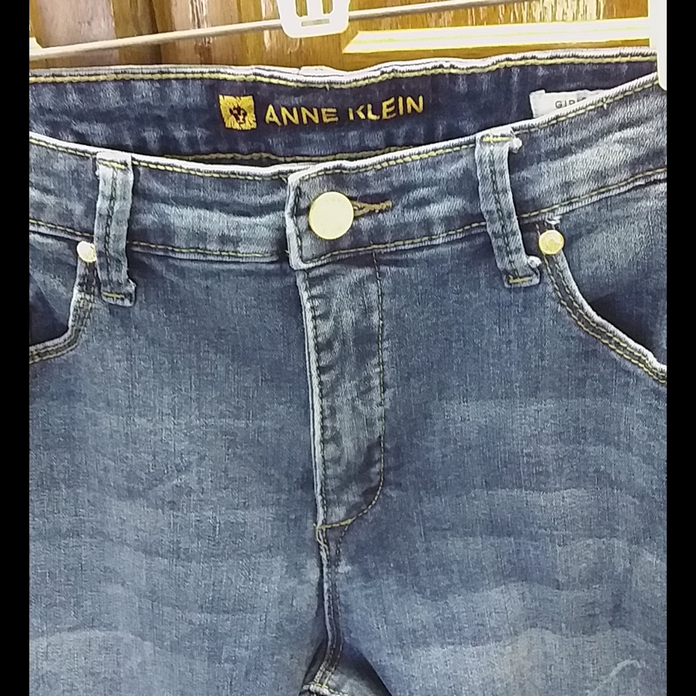 Anne Klein Stretch Jeans. - Picture 2 of 10